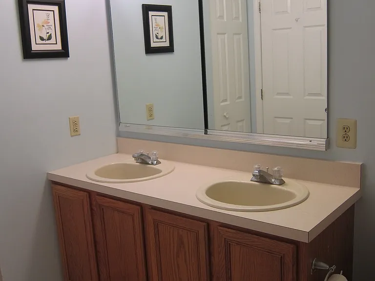 722 Gilbert Pl — Photo 6