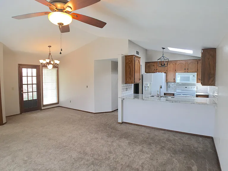 2135 Goodrich Dr — Photo 5