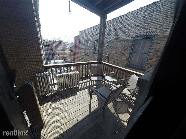 1st image of 1115 W Oakdale Ave #3470839