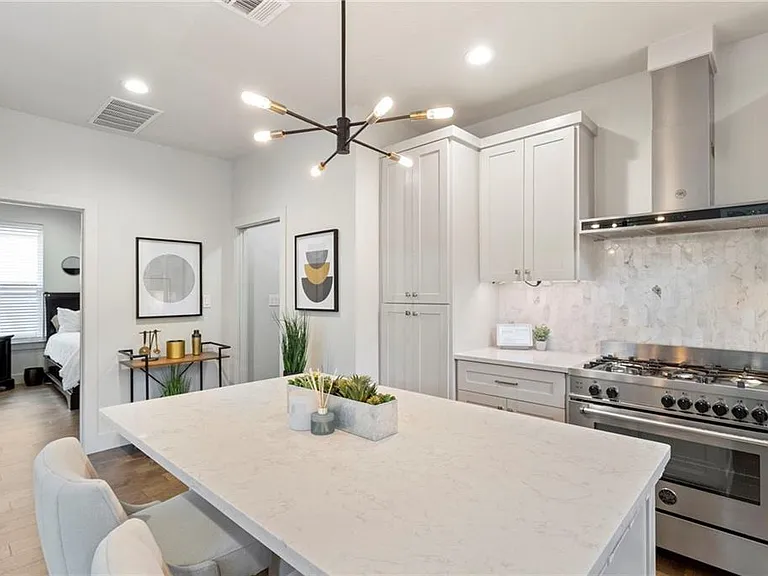 1412 Perez St #1 — Photo 6