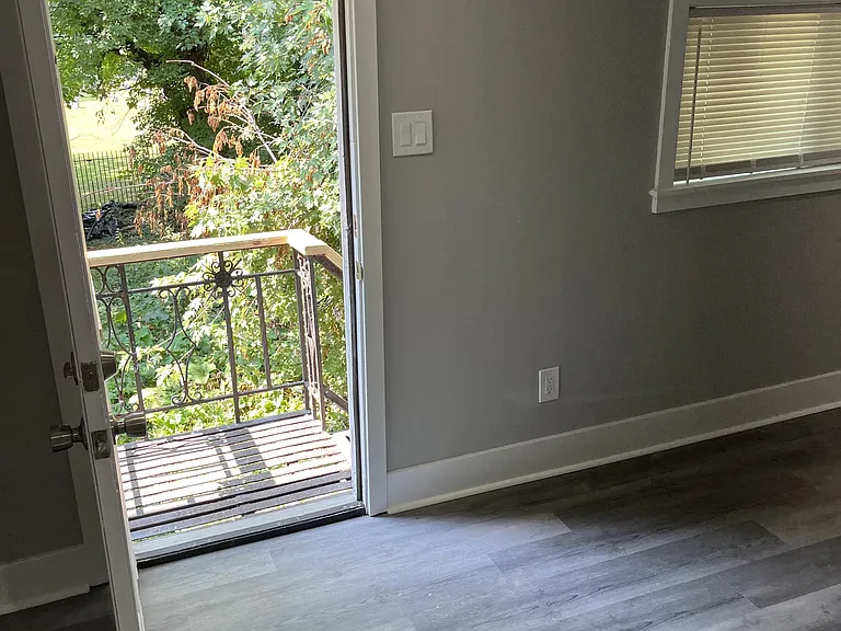 2034 Edgmont Ave #1R — Photo 4