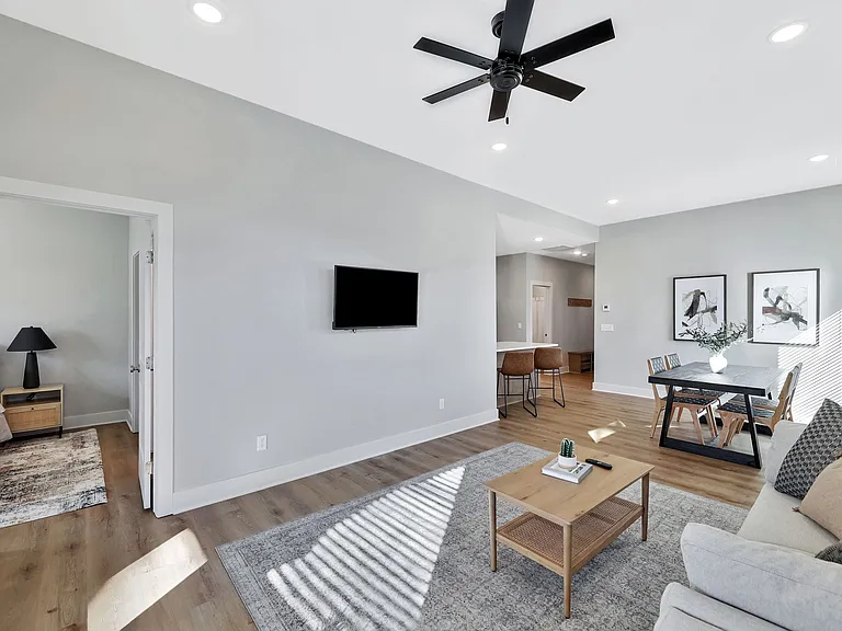 1014 SE 10th Ter — Photo 13