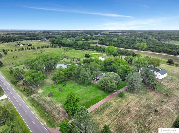 10000 Wagon Train Rd, Hickman, NE 68372