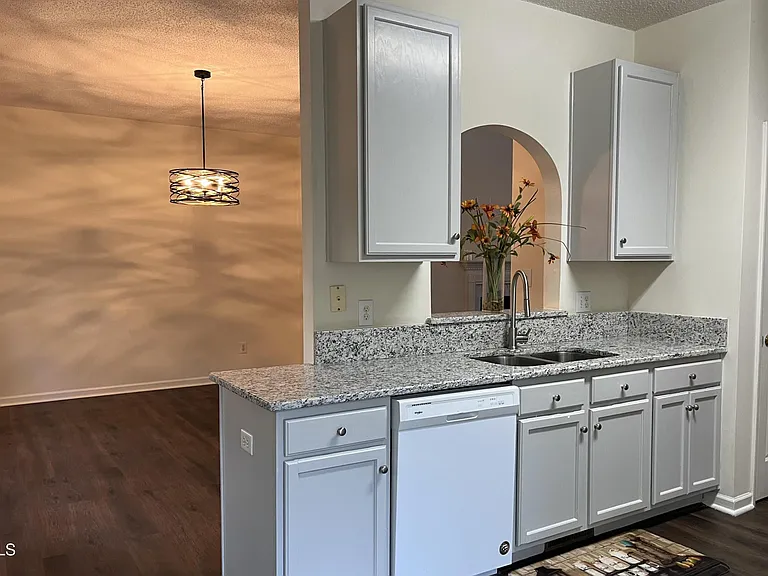 2604 Farlow Gap Ln — Photo 11