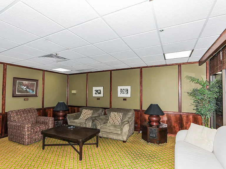 555 Hahaione St #B100 — Photo 42