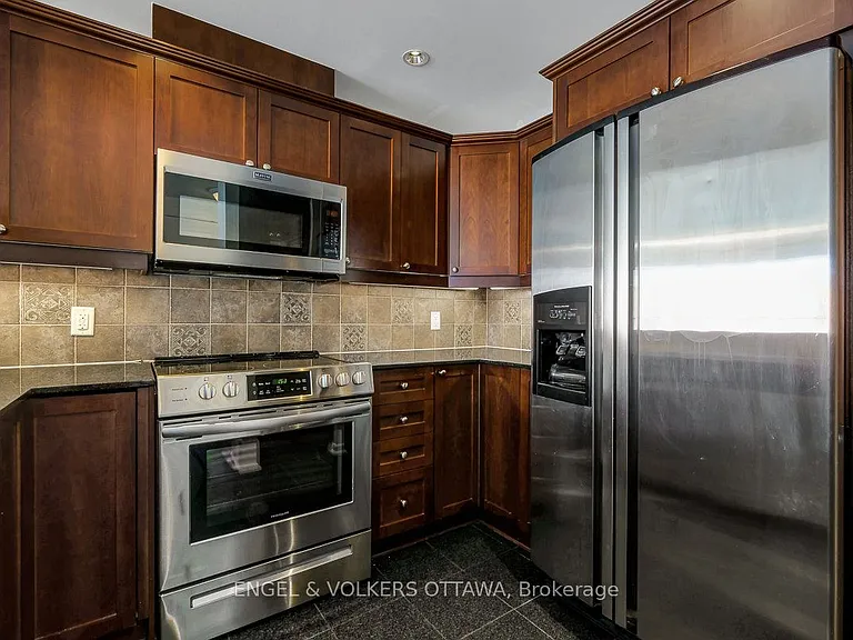 700 Sussex Dr N #403 — Photo 17