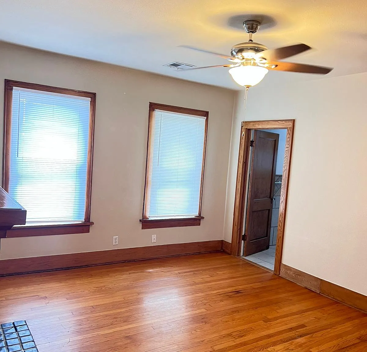 2515 N Douglas Ave — Photo 1