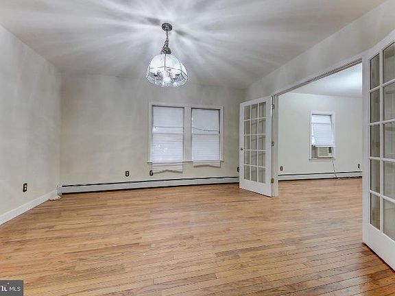 4th image of 2923 Hibbard St