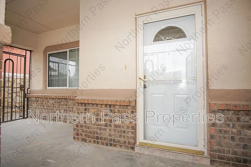 4 bed, 2.5 bath, 2330 sqft, $1,795 — Photo 2