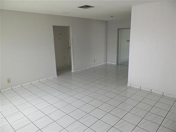 4th image of 8213 NW 15th Ct