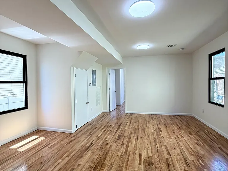 19 Tompkins Ct — Photo 4