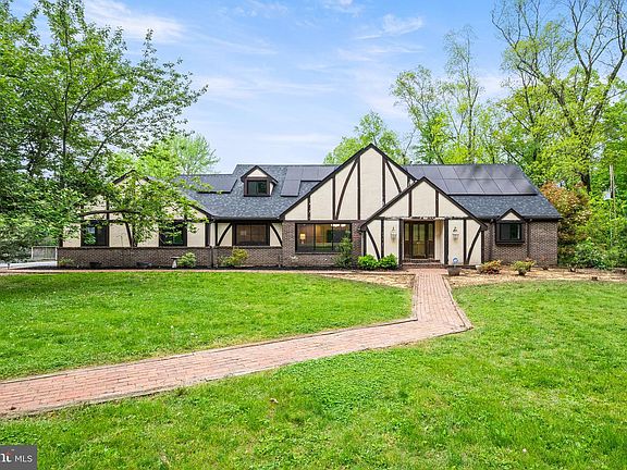 3rd image of 41 Devon Dr