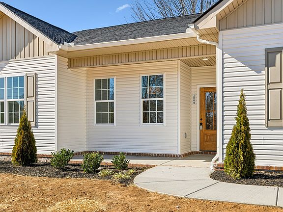 4th image of 2800 Belle Meade Pl