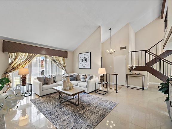 5th image of 104 S Carousel St