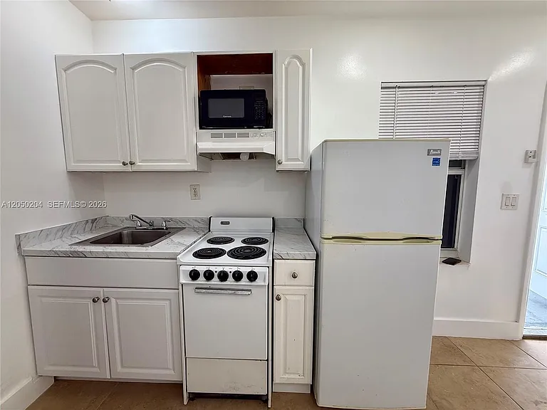 427 NE 62nd St #14 — Photo 9