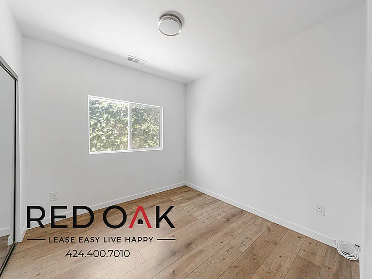 11028 Califa St — Photo 18