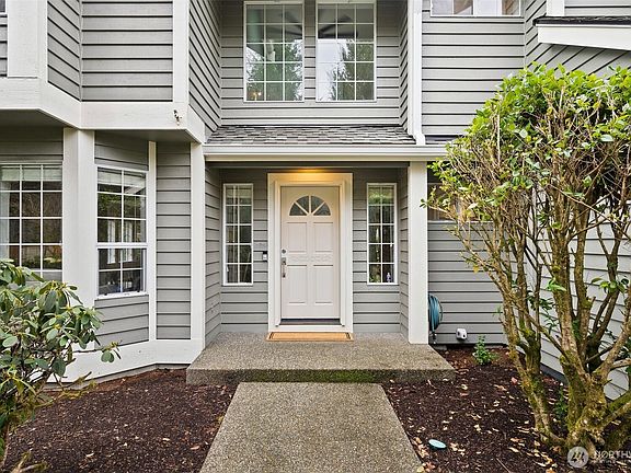 2nd image of 3515 Gainsborough Court SE