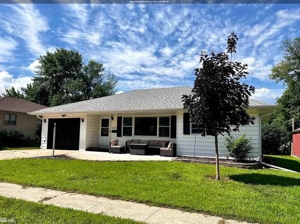 1227 E Linden St, Algona, IA 50511