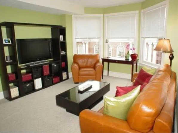 1 High St APT C, Amesbury, MA 01913