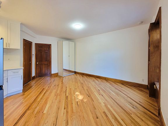 4th image of 385 6th Ave #2
