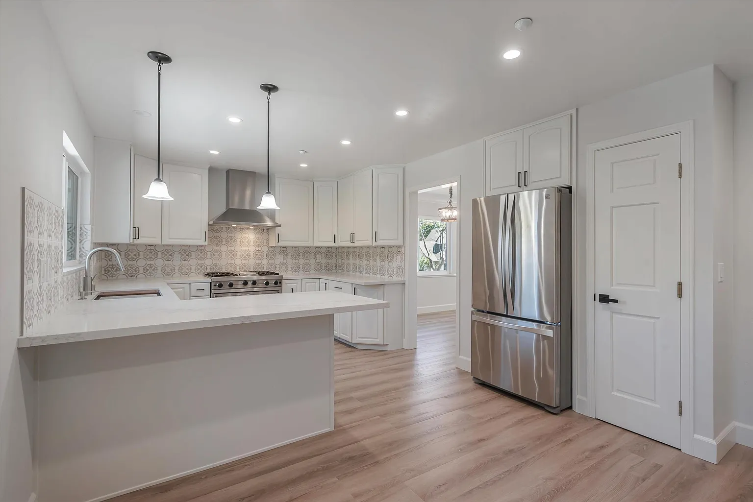 444 Hobart Ave photo 1