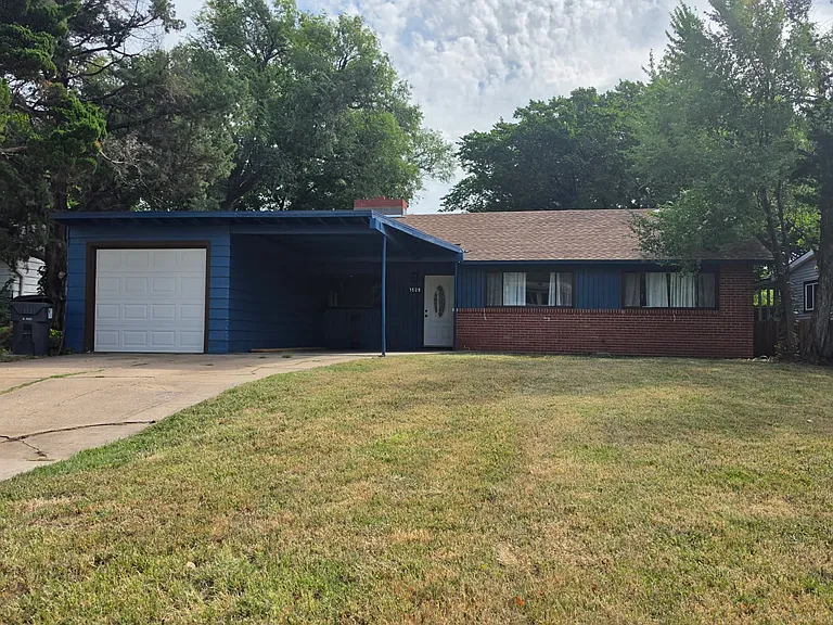 1528 N Yale Blvd — Photo 1