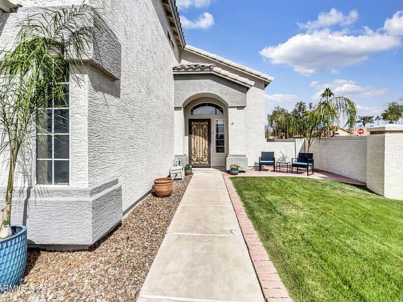3rd image of 686 W SERENO Drive