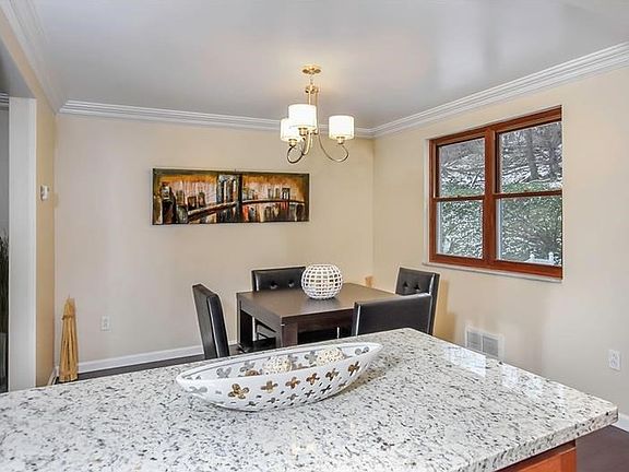 4th image of 5606 Villa Haven