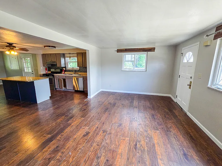 151 Mahoning Dr — Photo 11
