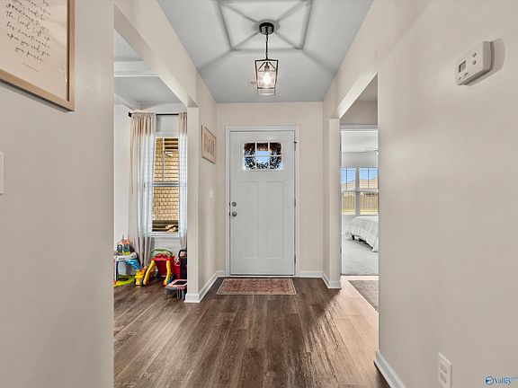 5th image of 104 White Rock Dr