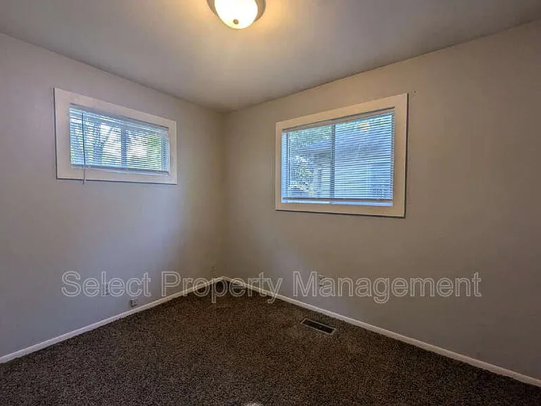 5425 Webster St — Photo 12