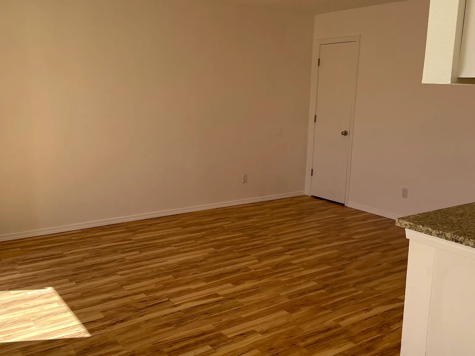 2 bed, 800 sqft, $1,350 — Photo 3