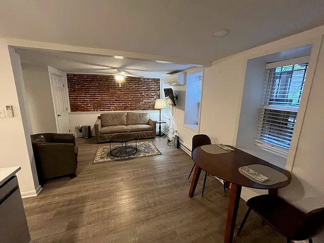 1646 Newton St NW #B — Photo 4