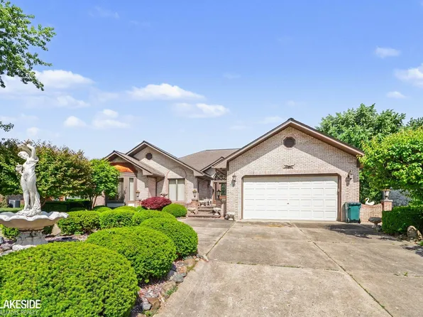 3940 Wayfarer Dr, Troy, MI 48083