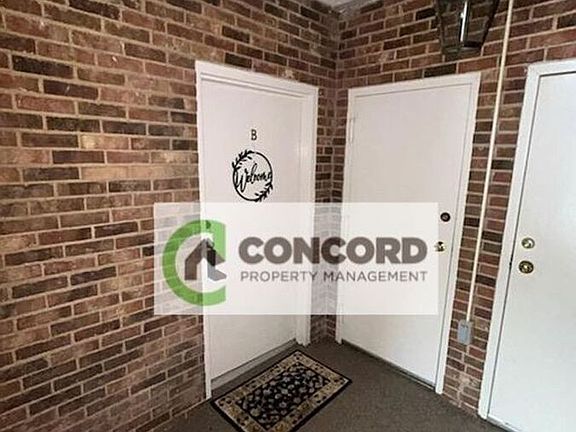 2nd image of 2 Fountain View Cir APT B