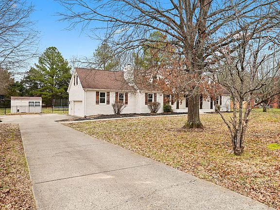 5th image of 2119 Fox Hill Dr