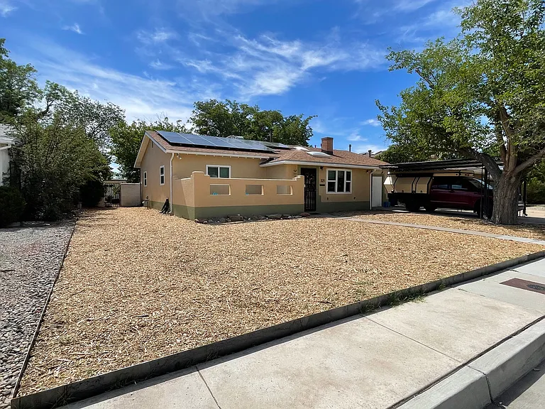 321 Sierra Pl NE — Photo 1