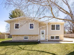 208 Midvale Dr, Marshall, WI 53559