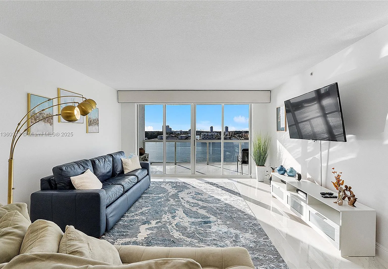 Golden Bay Club Condo — Photo 1