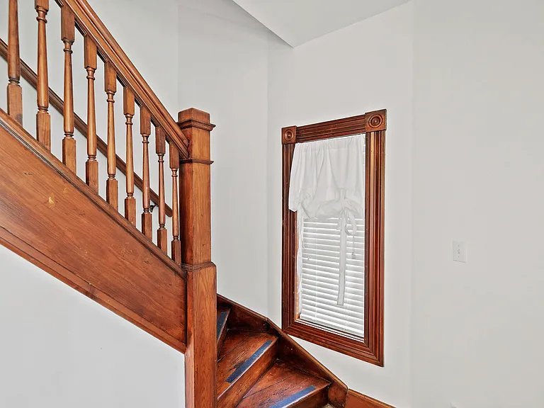 241 Coventry Pl — Photo 37