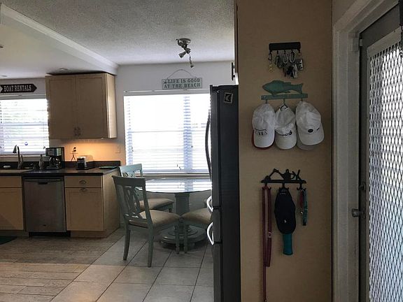 5th image of 371 Sheffield P #P-3710