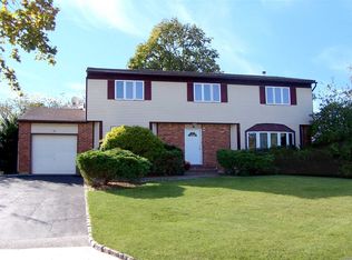 6 Ridge Rd, Coram, NY 11727