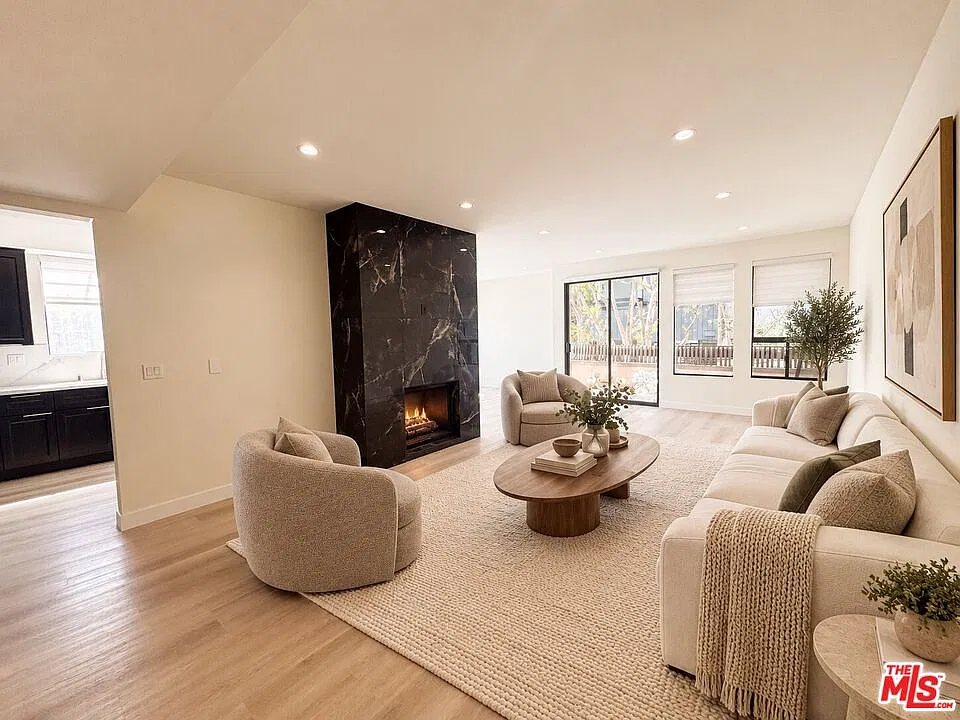 2 bed, 2.0 bath, 1554 sqft, $4,995 — Photo 3