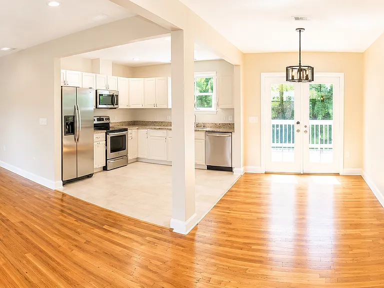 940 Hawthorne St — Photo 3