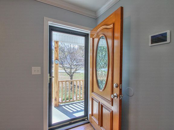 3rd image of 321 Pitts Ave
