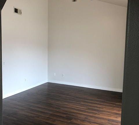 4th image of 8529 1/2 Park St