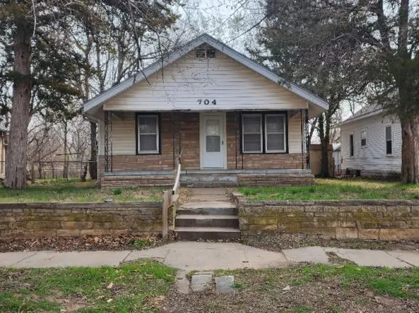 704 N A St, Arkansas City, KS 67005