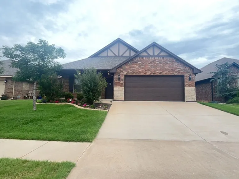 18224 Bridlington Dr — Photo 1