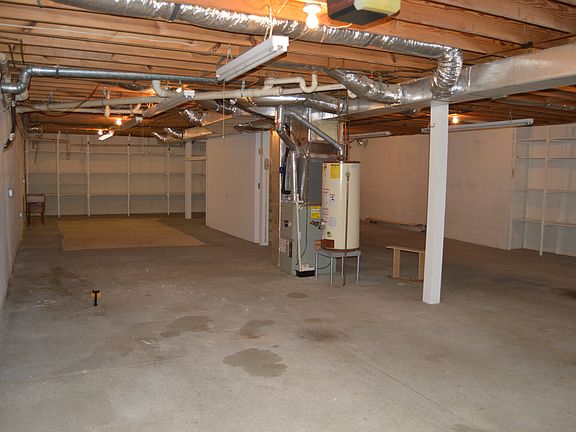 3rd image of 1033 Pinemeadow Dr