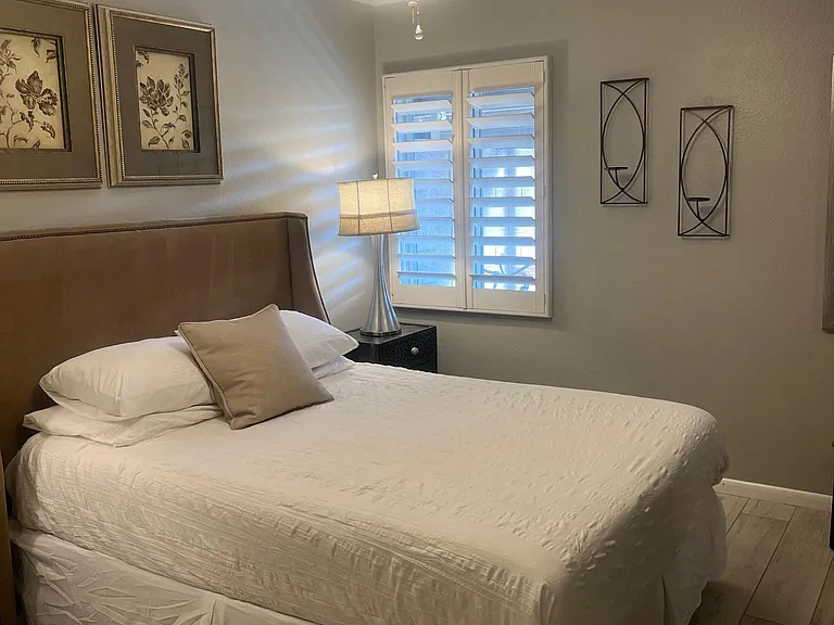 1450 E Bethany Home Rd #13 — Photo 14